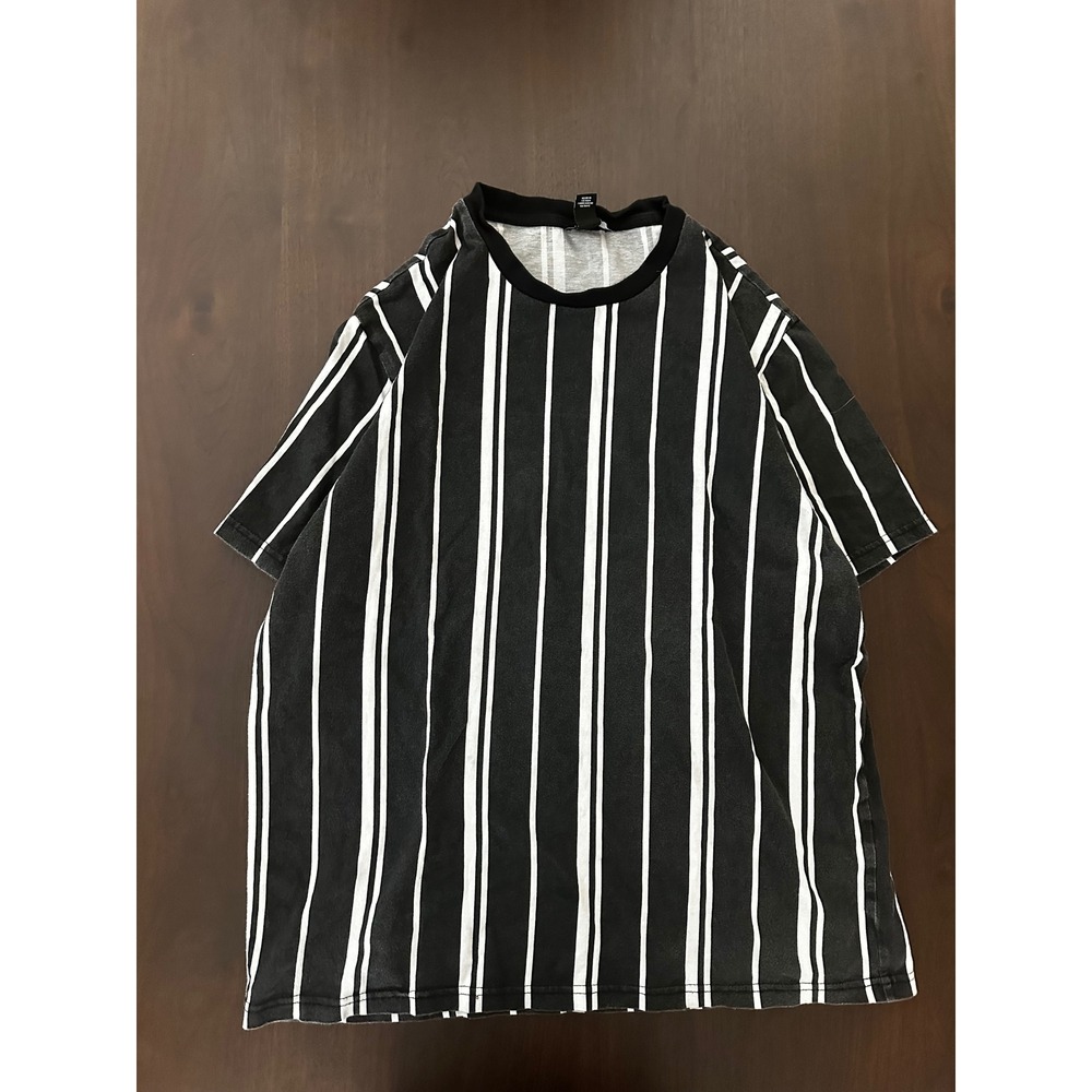 Forever 21 Men Black White Vertical Stripe Short Sleeve T-Shirt Large